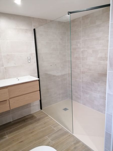Pose de carrelage salle de bain